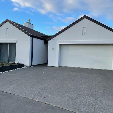 Stunning Park Side Holiday Home Christchurch Exterior photo
