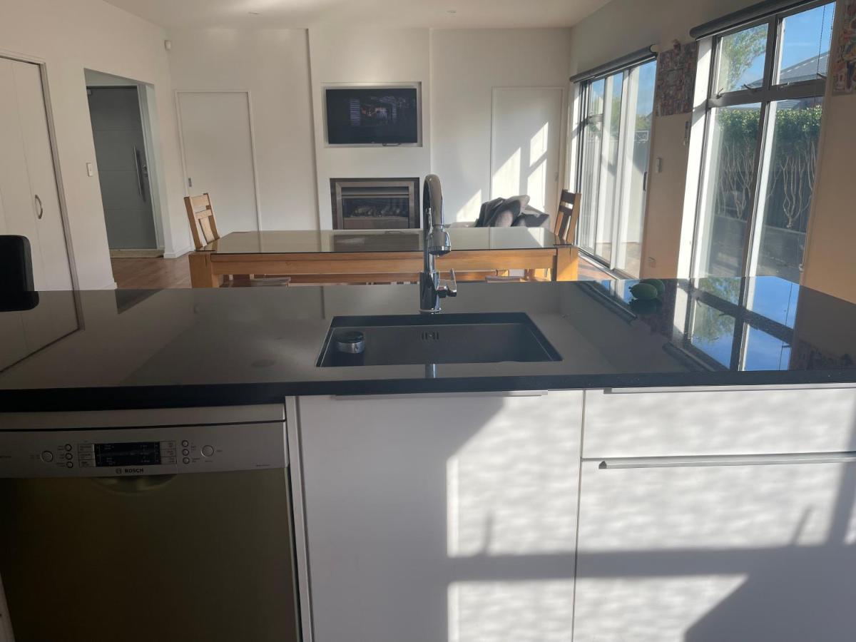 Stunning Park Side Holiday Home Christchurch Exterior photo