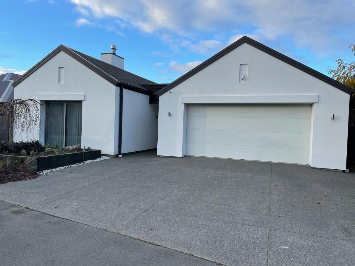 Stunning Park Side Holiday Home Christchurch Exterior photo
